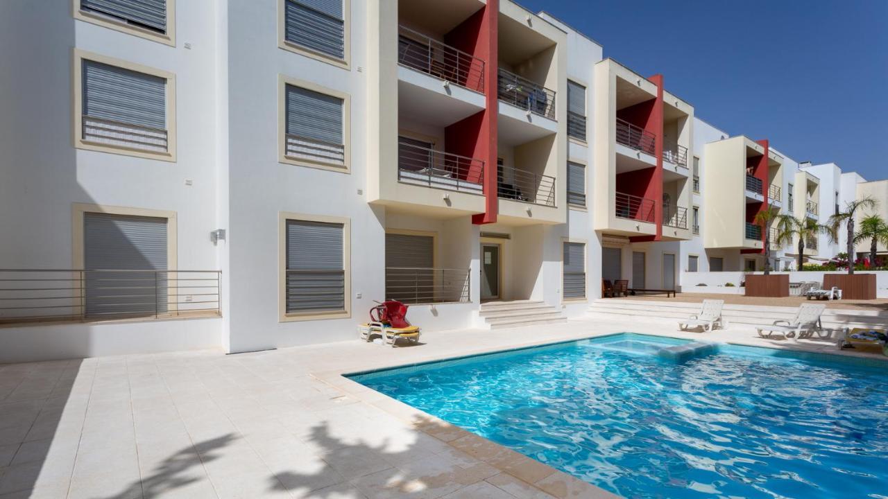 אלבופיירה Luminous 2 Bdr Apartment W/Pool By Lovelystay מראה חיצוני תמונה